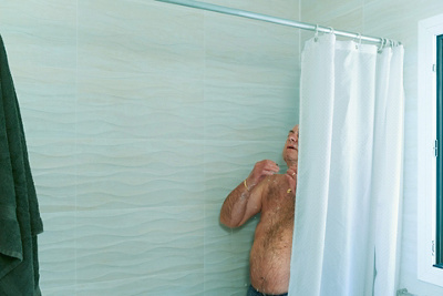 Hodenkrebs: Wie tastet Mann seine Hoden richtig ab?