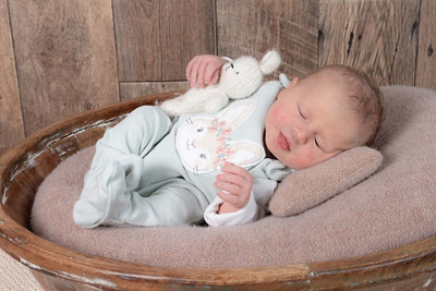 1750490460000-amelia-june