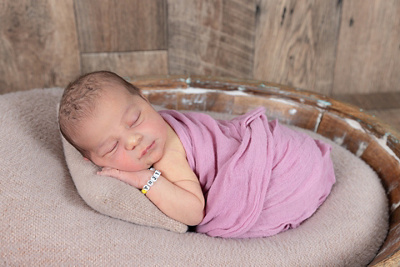 1765490880000-elena-ava