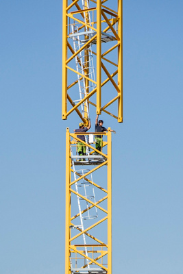 2021_April_Kranaufbau Hof-65