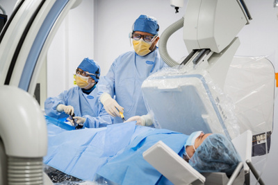 In der topmodernen Angio-Suite können Patientinnen und Patienten mit arteriellen oder venösen Ge-fässerkrankungen optimal behandelt werden. 