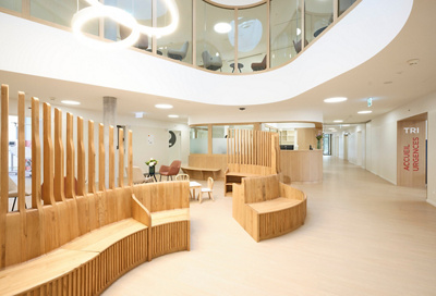 Enfant et mere en cosultation radiologique