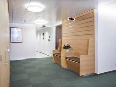 Eingangsbereich_Sitzbänke_1536x1152-3