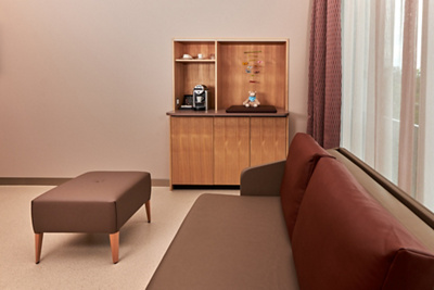 Geburtenabteilung-Klinik-Hirslanden-Privé-Sofa-Kaffee