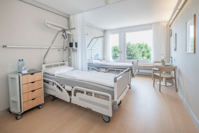 HIRSL_KLINIK_STEPHANSHORN_BETTENSTATION-2641