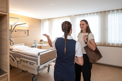 Prive-Station Hirslanden Klinik Stephanshorn - Guest Service - Zimmerpräsentation