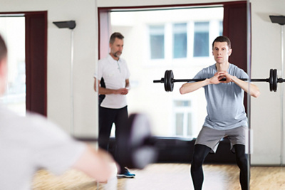 Hansjörg Brücker in der Physiotherapie
