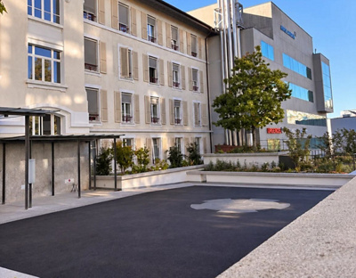 LC-Clinique-parvis