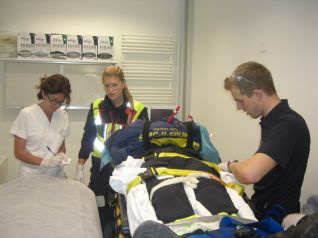 le-centre-durgences-et-les-etudiants-ambulanciers-4