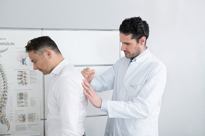 Untersuchung der Wirbelsäule