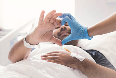 Herz mit zwei Händen - Patient und Arzt