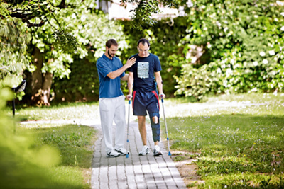 Stationaere-Physiotherapie-draussen