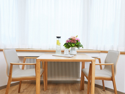 Tisch_Blumen_Wasser-3