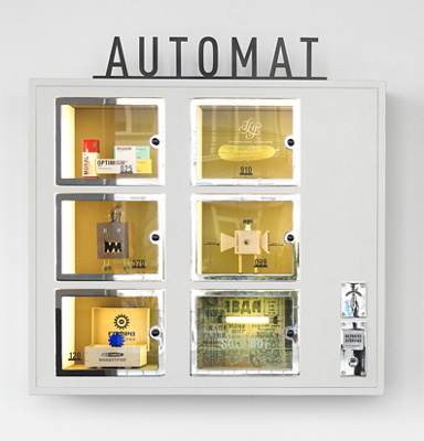 Art-o-mat in Betrieb mit drei Editionen à 15 Franken von Peter Volkart