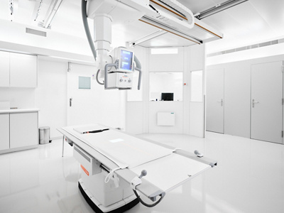 Table d'examen de radiologie conventionnelle à Hirslanden Clinique des Grangettes