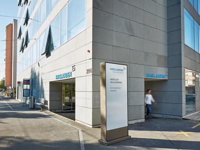 Ärztezentrum Seefeld Zürich Dame läuft