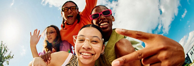 Teenagers dancing together 
