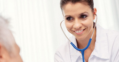 Krankenschwester mit Stethoskop