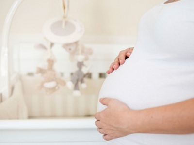 Schwangere Frau in Geburtsklinik