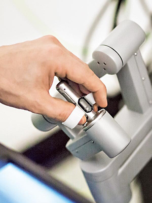 hirslanden-einfuehrung-modernster-robotertechnologie-2