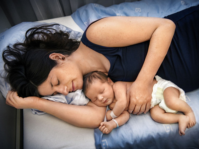 hirslanden-geburt-baby-mutter-schlafen