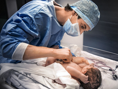 hirslanden-geburt-neugeborenes-arzt