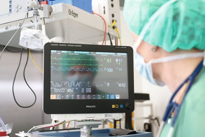 Spezialisten am Operieren