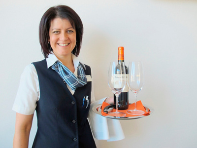 Mitarbeiterin in der Cafeteria