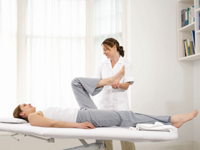 Patientin und Physiotherapeutin