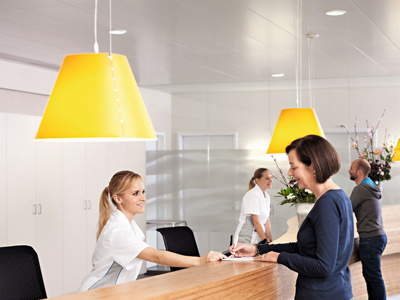 Patient à l'accueil de la clinique