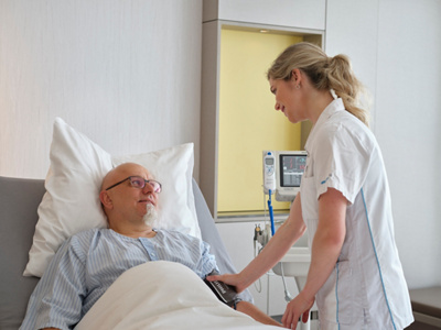 hirslanden-patient-pflegefachperson-HIR_neutral_002