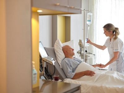 hirslanden-patient-und-pflegefachfrau