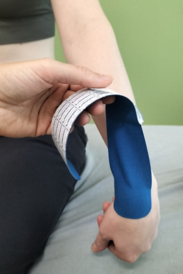 hirslanden-richtig-tapen-ellbogentape-2