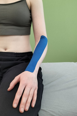 hirslanden-richtig-tapen-ellbogentape-5