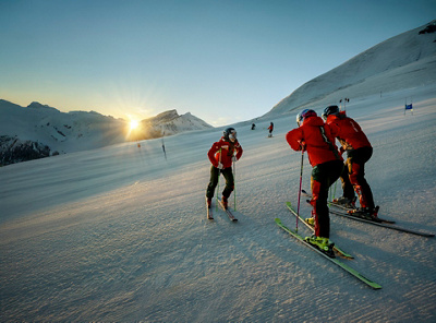 hirslanden-swiss-ski-seite-an-seite