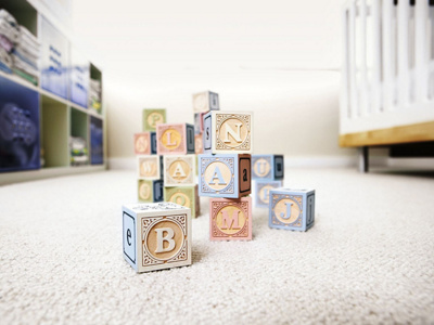 Detailaufnahme von Würfeln mit Buchstaben