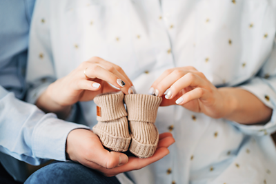 hirslandenbaby-babyfinkli-auf-hand