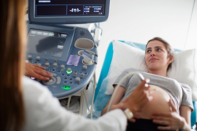 ultrasound examination pregnant woman