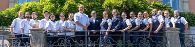 Hotellerie und Services angestellte auf dem Balkon der Hirslanden Klinik Im Park