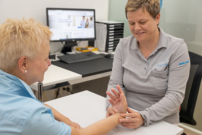 klinik-Birshof_karpaltunnel_hand_untersuchung