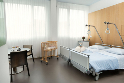 Familienzimmer Aarau - Betten und Tisch