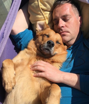 Dr. med. Ulrich Kallenbach mit Hund Lobo