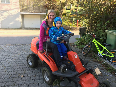 Dr. med. Silke Biethahn mit ihrem Sohn