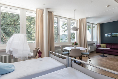 klinik-stanna-geburtswelt-familienzimmer-hp-vvg-sofa