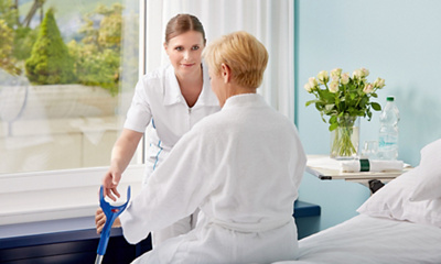 klinik-stephanshorn-pflege-mit-patientin