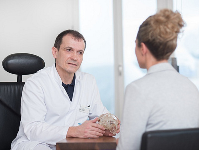 Déglutir, manger et rire après un cancer de la cavité 
