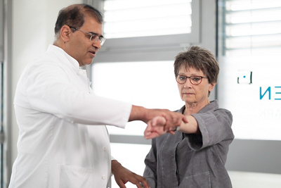 orthocliniczuerich_sukthankar_patientin